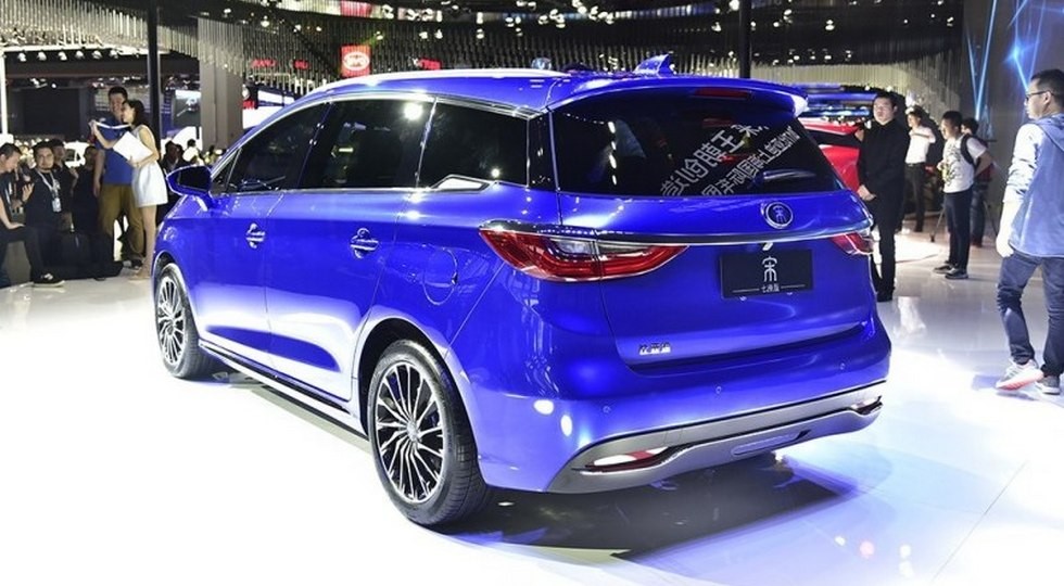 Byd leopard 5. BYD 2017. BYD Song Max PHEV. BYD минивэн 2022. Китайский минивэн BYD.