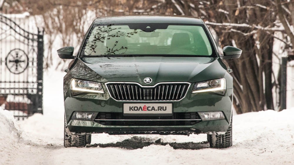 Движение сверх: обновлённая Mazda6 против Skoda Superb - «Тест-драйв»