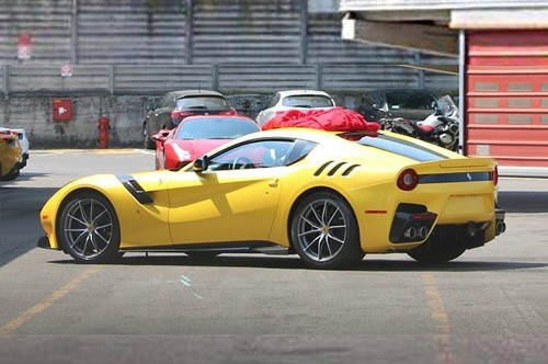 Ferrari F12berlinetta Speciale попалась фотошпионам - «Ferrari»