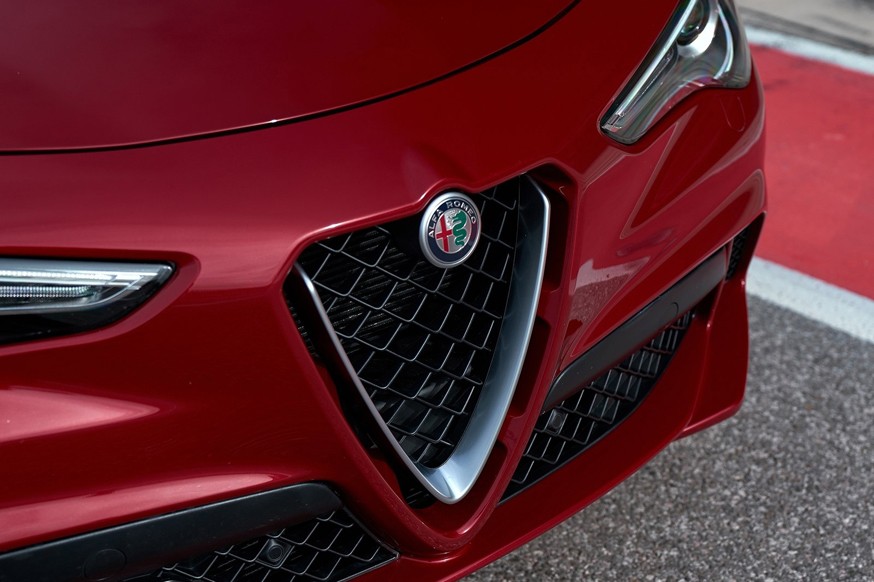 Люксовый кроссовер Alfa Romeo породнится с самым дешёвым Джипом - «Alfa Romeo»