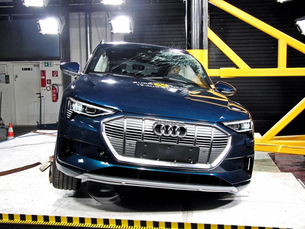 7 новинок в краш-тестах Euro NCAP: Audi e-tron повержен столбом - «Audi»