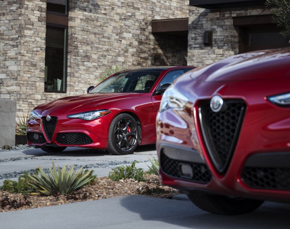 Alfa Romeo Giulia и Stelvio получили особую версию - «Alfa Romeo»
