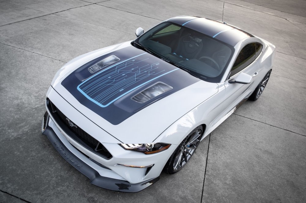 Бывает и такое: Ford представил электрический Mustang с ручной коробкой передач - «Тюнинг»