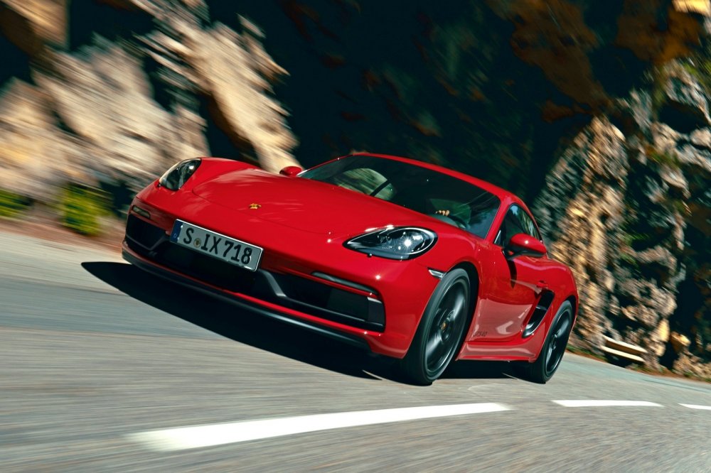 Дауншифтинг: Porsche удешевила модель 718 c «атмосферником» и МКП - «Автоновости»