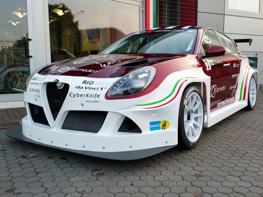 Джульетта примерила гоночную ливрею - «Alfa Romeo»