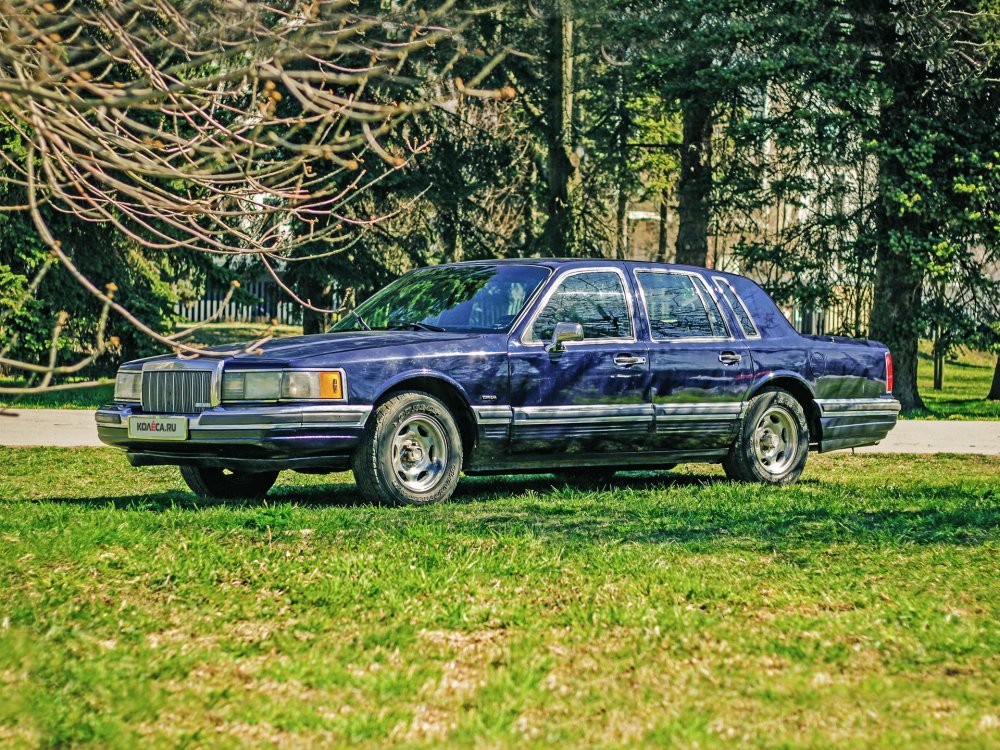 Идеальный городской автомобиль: опыт владения Lincoln Town Car - «Lincoln»