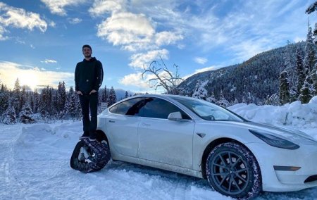 Канадец переделал Tesla Model 3 в снегоход - «Автоновости»