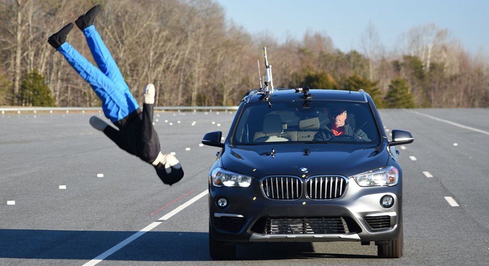 Косит как траву! BMW X1 провалил тест на распознавание пешеходов - «Chevrolet»