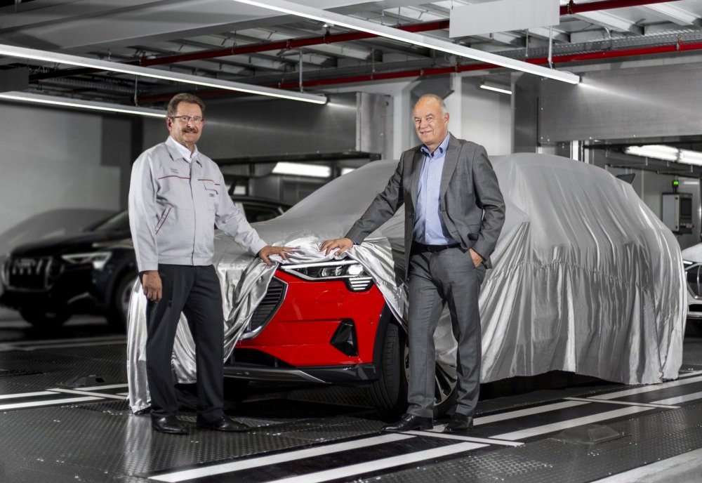Mercedes отстаёт: Audi первой запустила в серию новый кроссовер - «Audi»