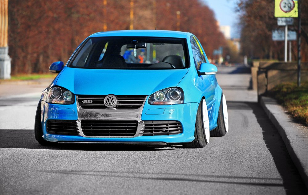 Низкий, чистый, голубой: тюнинг Volkswagen Golf Mk5 R32 - «Тюнинг»
