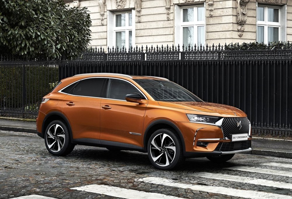 Первые тесты DS 7 Crossback: тесный салон и перегруженная приборная панель - «DS»