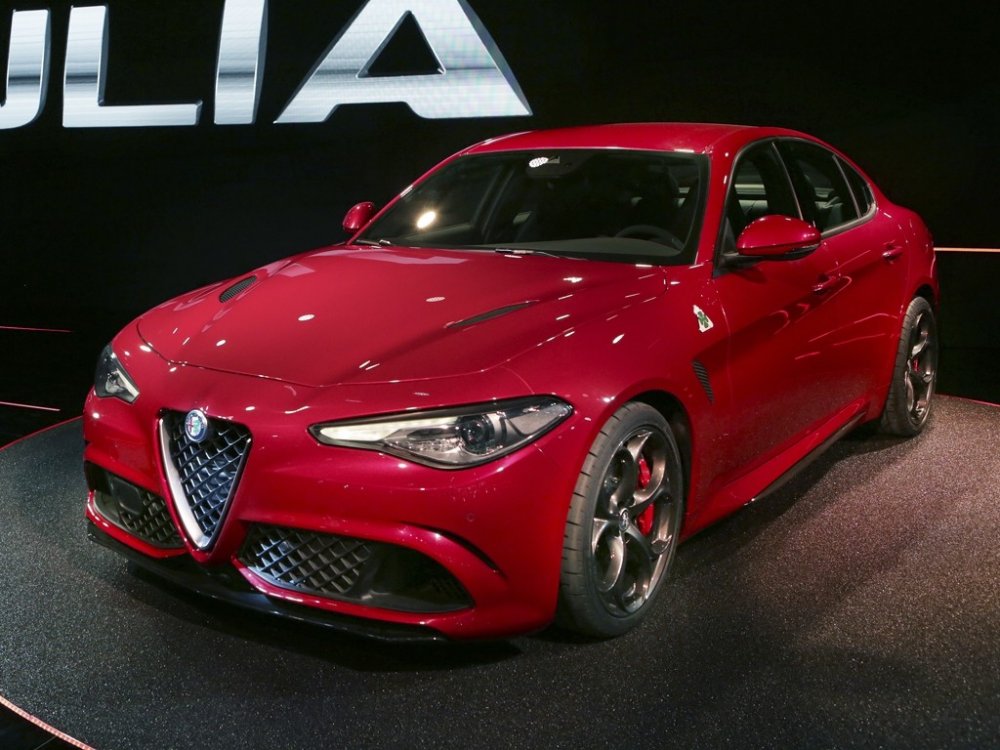 В Италии презентовали новый заднеприводный седан Alfa Romeo с мотором от инженеров Ferrari - «Alfa Romeo»