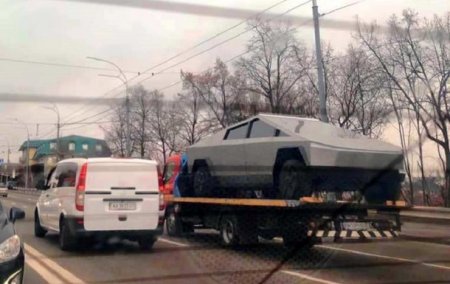 В Киеве появился электропикап Tesla Cybertruck - «Автоновости»