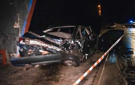 В Киеве столкнулись два авто, одно отбросило в остановку - «ДТП»