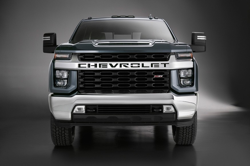 Новый Chevrolet Silverado HD: более мощный мотор и подножки позади кабины - «Chevrolet»