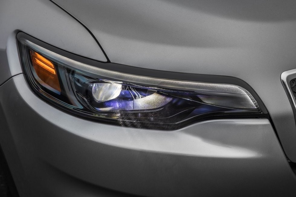 Одна коробка, три трансмиссии: первый тест-драйв обновленного Jeep Cherokee - «Jeep»