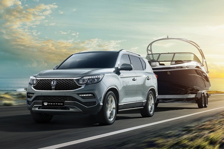 Теряющему покупателей SsangYong Rexton подправили дизайн. Про пикап тоже не забыли - «SsangYong»