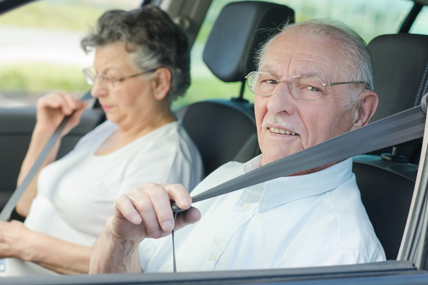 Вопрос возраста: пожилых водителей хотят заставить чаще получать медсправки - «Автоновости»