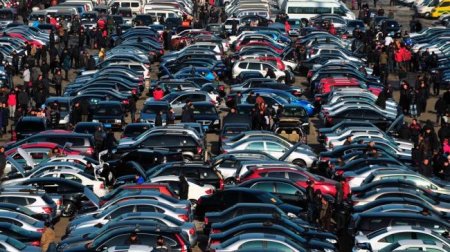 Дилеры предупредили о росте цен на автомобили из-за падения рубля - «Автоновости»