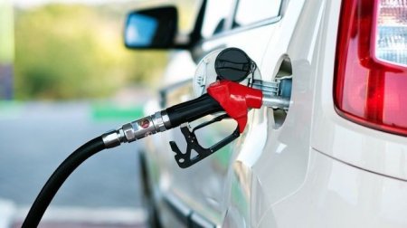 Стоимость литра бензина и бутылки воды сравнялась в США - «Автоновости»