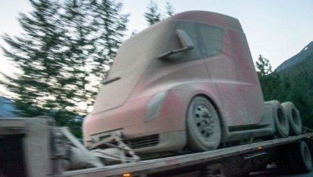 Tesla завершила испытания грузовиков Semi на Аляске - «Автоновости»
