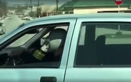 В Чечне водитель извинился за езду в противогазе - «ГИБДД»