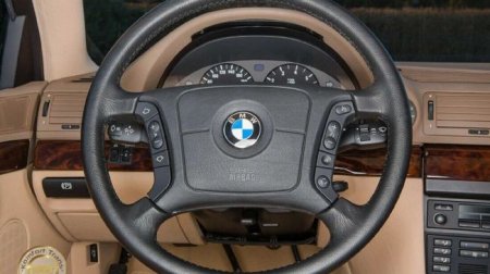 В Сети продают «семёрку» BMW, которая простояла 23 года в специальной капсуле - «Автоновости»