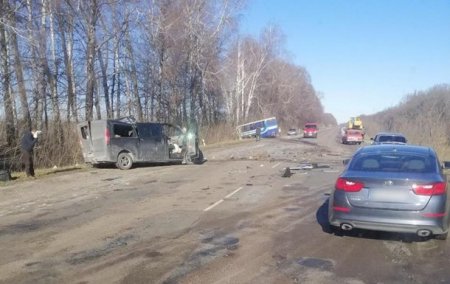 В Сумской области автобус столкнулся с легковушкой: трое погибших - «ДТП»