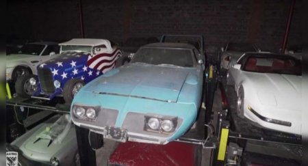 Автомобилист выставил на продажу уникальную коллекцию редких автомобилей, которые оставались в гараже последние 40 лет - «Автоновости»