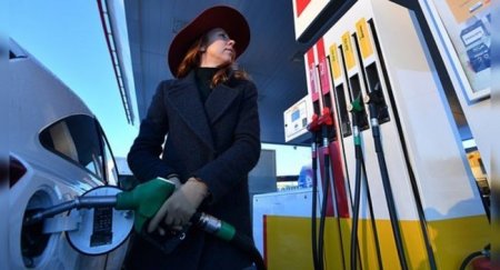 Эксперты опасаются массового наплыва суррогата на автозаправках - «Автоновости»