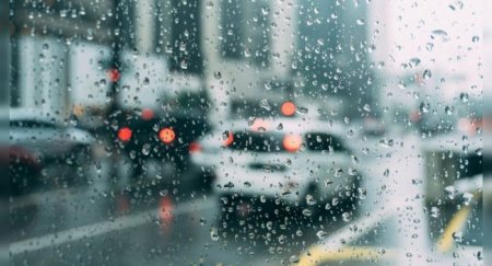 Эксперты рассказали об основных причинах проблем с запуском авто в дождь - «Автоновости»