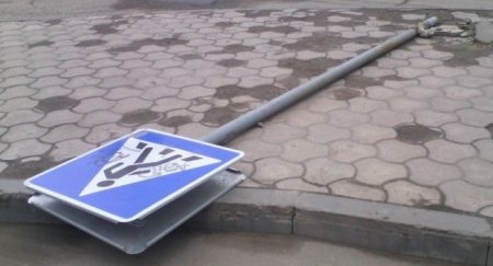 Наказание за испорченные дорожные знаки - «Автоновости»