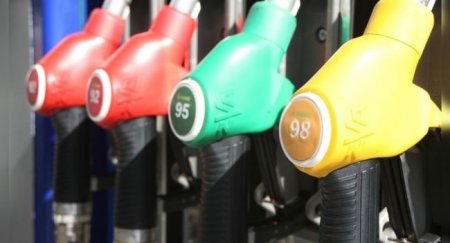 Россияне стали меньше покупать бензина на треть - «Автоновости»