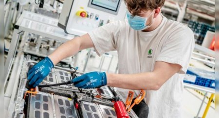 Skoda возобновила производства автомобилей в Чехии - «Автоновости»