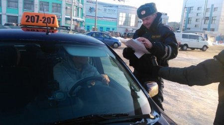 Таксистов Москвы обязали проверять пропуска у пассажиров - «Автоновости»