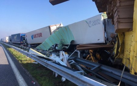 В Болгарии в ДТП попали 20 грузовиков, есть жертвы - «ДТП»