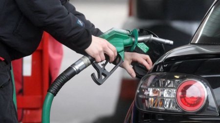 В России резко снизились оптовые цены на бензин - «Автоновости»