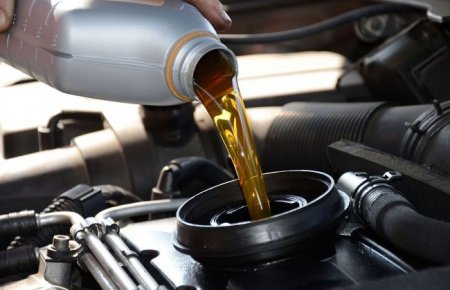 Вакуумный способ замены масла в двигателе – не опасно ли для машины? - «Автоновости»