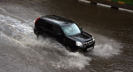 4 опасных ошибки водителя при езде в дождь - «Автоновости»