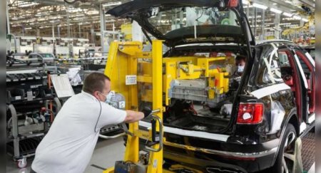 Bentley рассказал о новых мерах безопасности на производстве - «Автоновости»