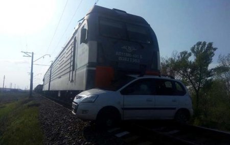 На Днепропетровщине поезд протаранил авто, есть жертвы - «ДТП»