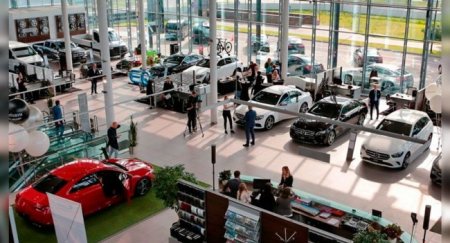 Почти половина россиян отложили покупку автомобиля - «Автоновости»