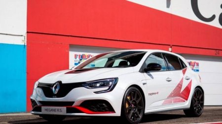 Renault Mégane RS Trophy-R — быстрейший хетчбэк на Нюрбургринге - «Автоновости»