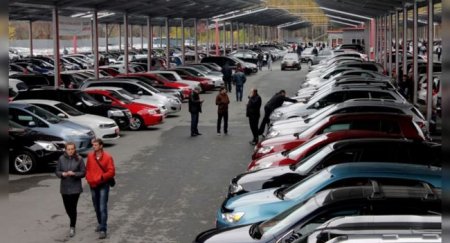 Стадион в Лос-Анджелесе заполонили новые автомобили - «Автоновости»