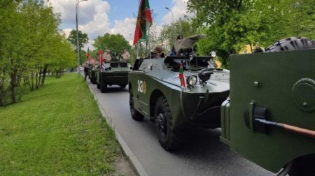 В Москве прошёл мини-парад редких армейских машин - «Автоновости»