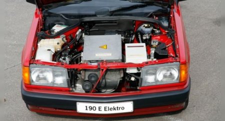 В Сети напомнили об электрокаре Mercedes 190E «Electro» - «Автоновости»