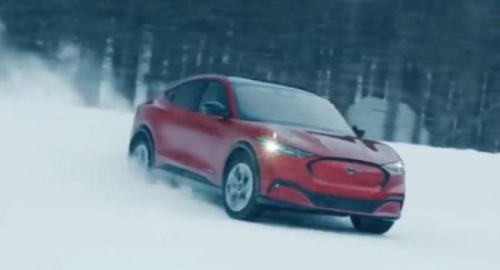 Зимние испытания Ford Mustang Mach-E в скольжениях - «Автоновости»