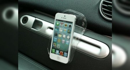Безопасные способы закрепления смартфона в автомобиле - «Автоновости»