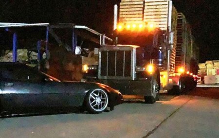 Дрифтер-любитель проехал на Chevrolet Corvette под грузовиком - «Автоновости»