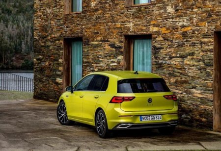 Группа Volkswagen возобновила поставки модели Golf - «Автоновости»